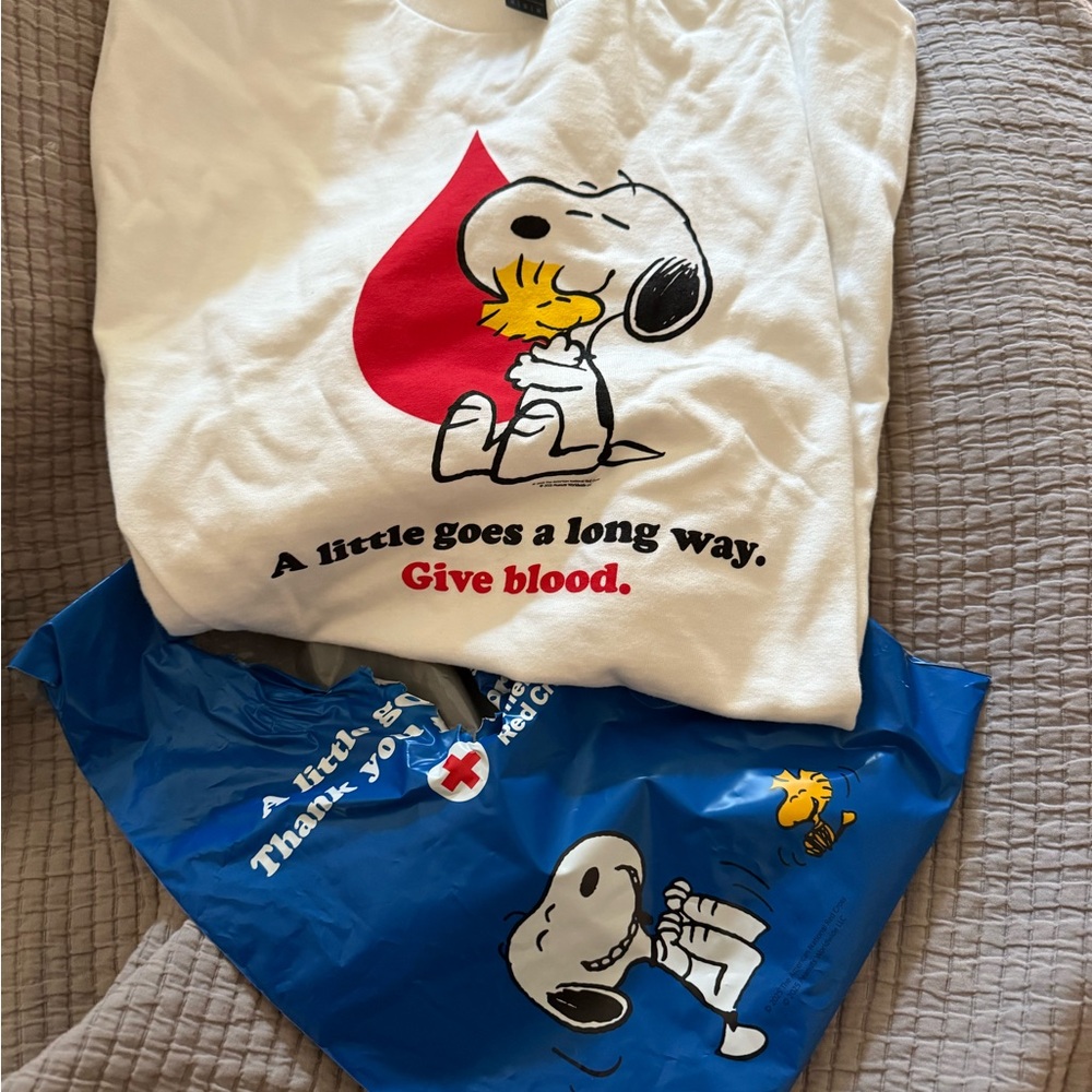 Peanuts American Red Cross blood donation shirt: Medium
